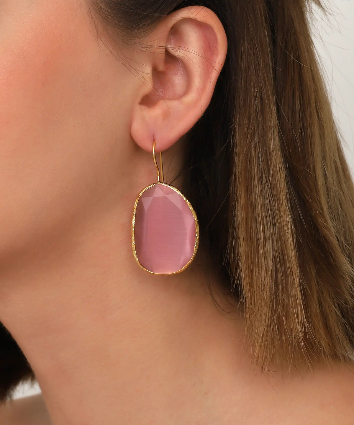 Pink Oval Stone Earrings – Soft Elegant Gold Drop Design