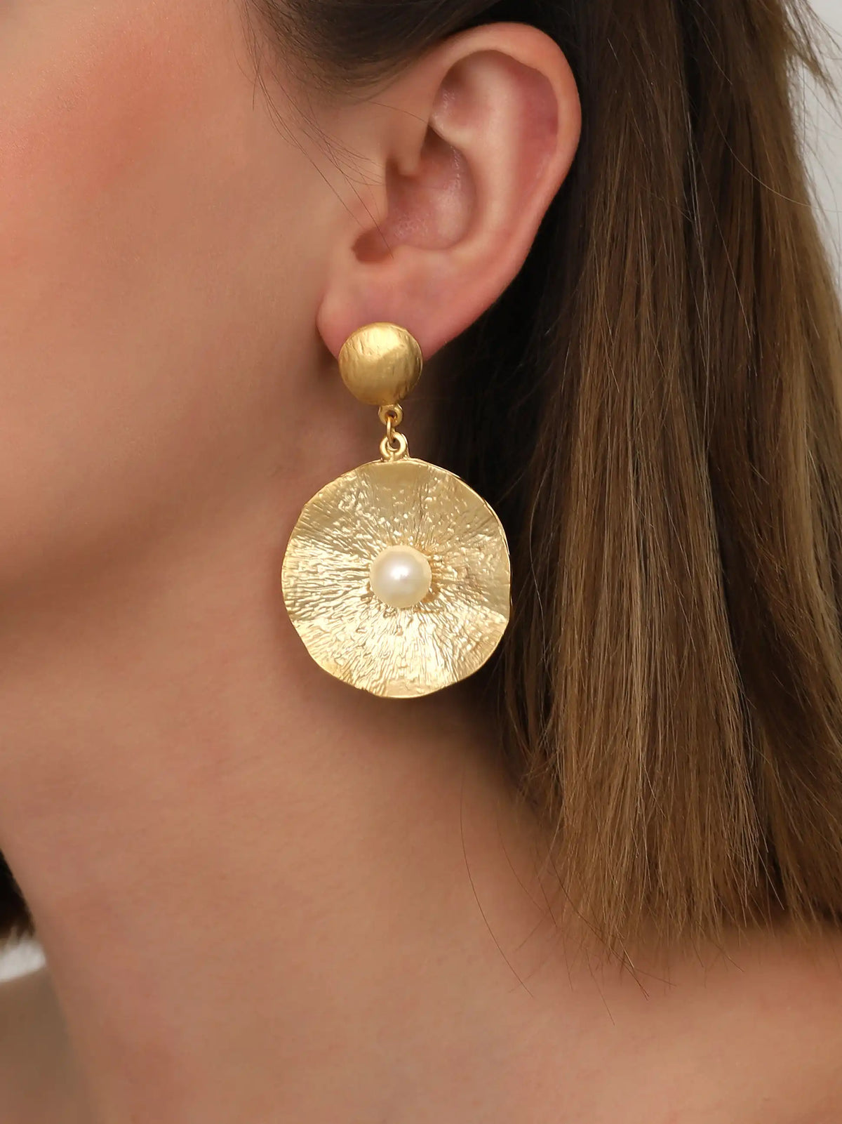 Gold Disc Pearl Drop Earrings – Textured Elegant Statement Design