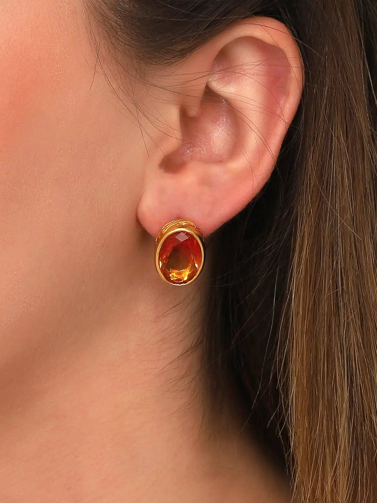 Gold Amber Oval Stud Earrings – Faceted Gemstone-Inspired Classic Design