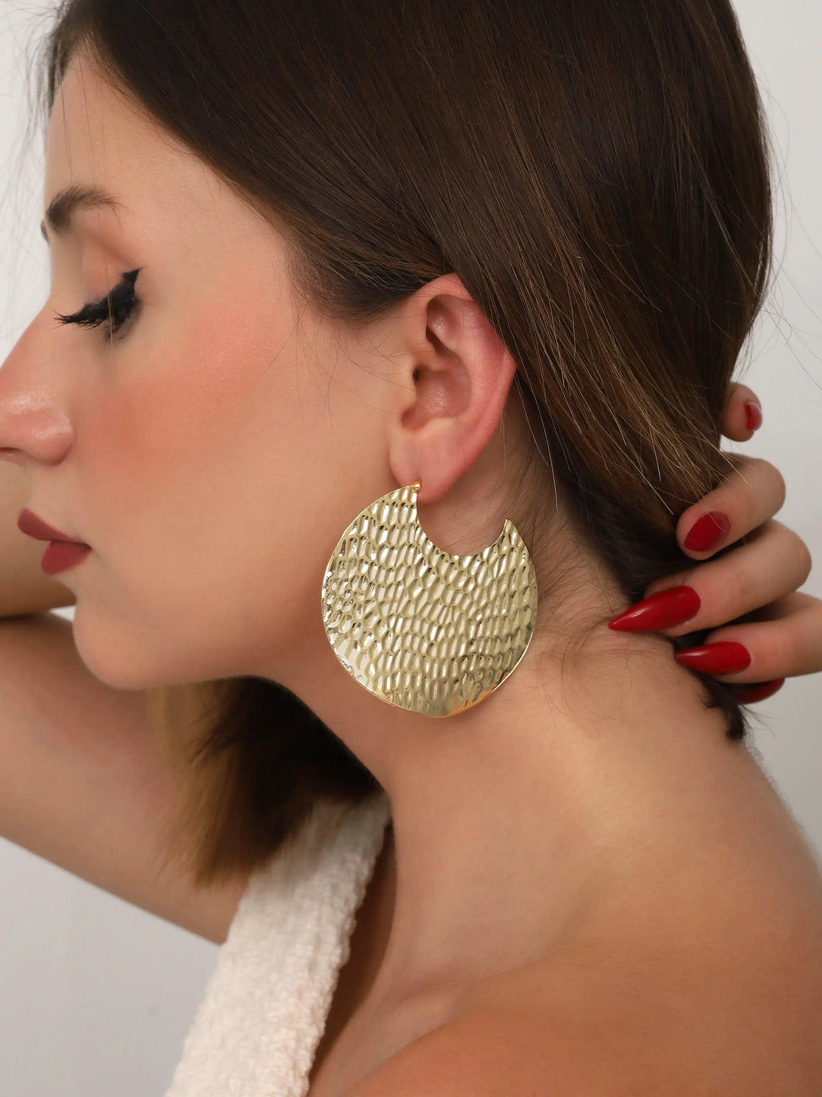 Gold Hammered Disc Statement Earrings – Oversized Textured Round Design