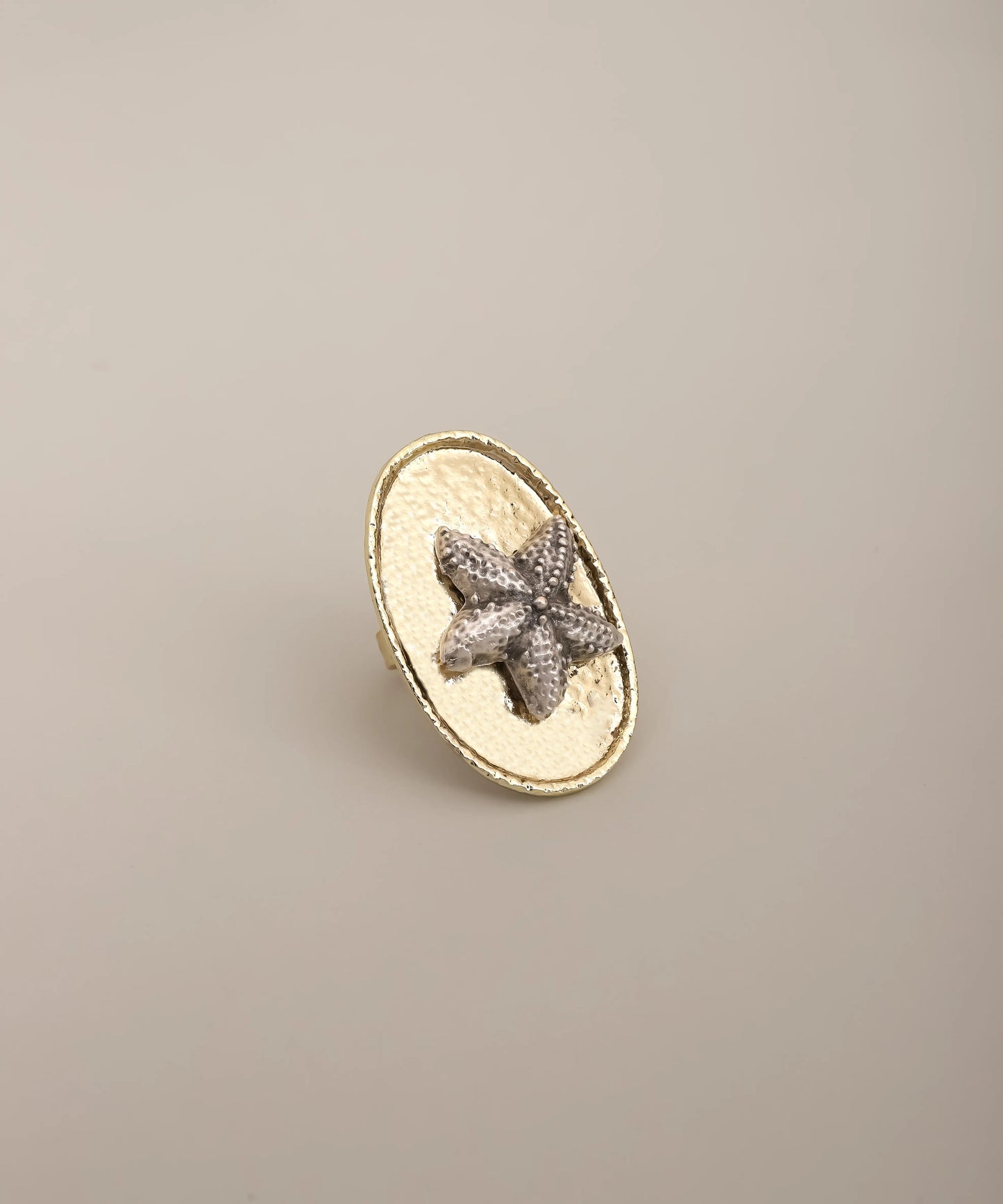 Starfish Textured Oval Statement Ring