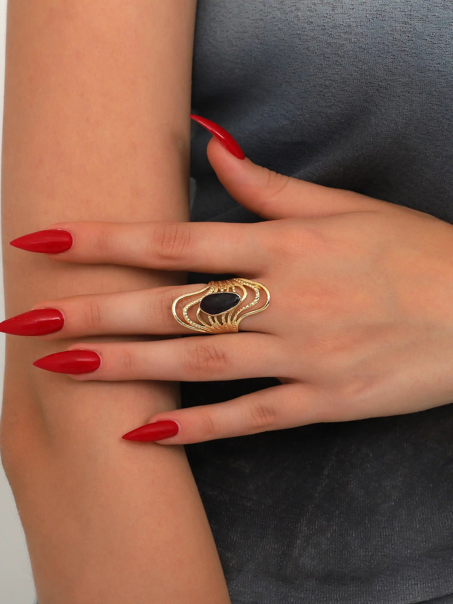 Gold Wave Frame Stone Ring (Lifestyle)