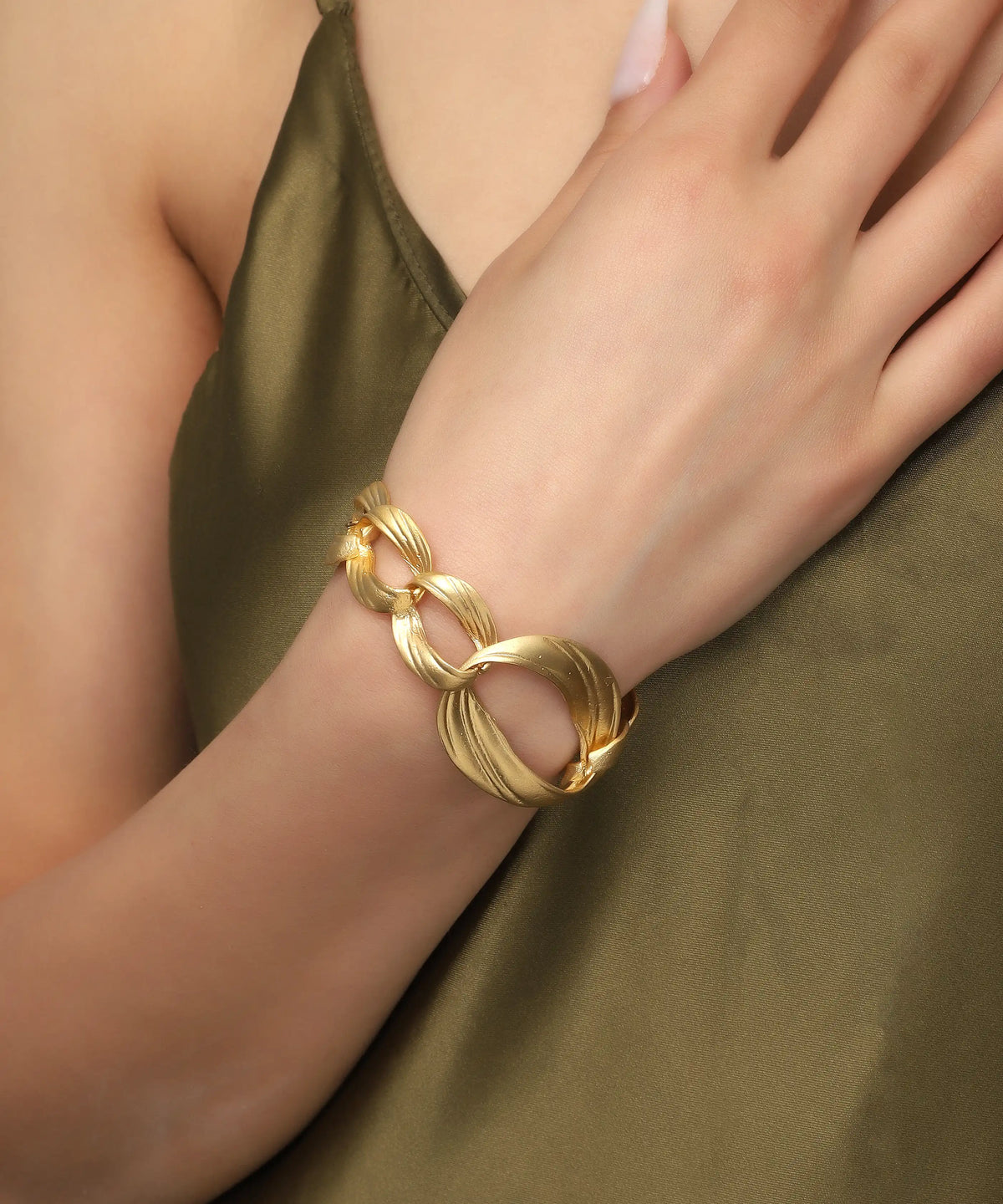 Gold Sculpted Link Bracelet