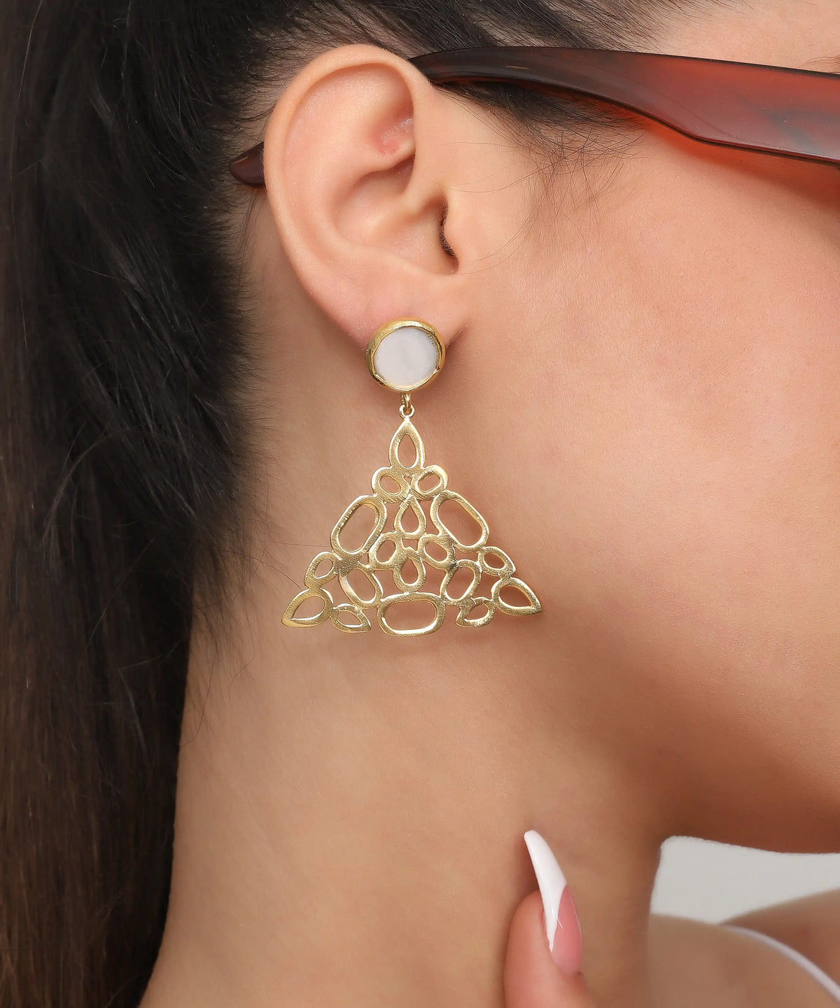 Triangular Filigree Gold Drop Earrings – Elegant Geometric Statement Jewelry with White Stone Detail