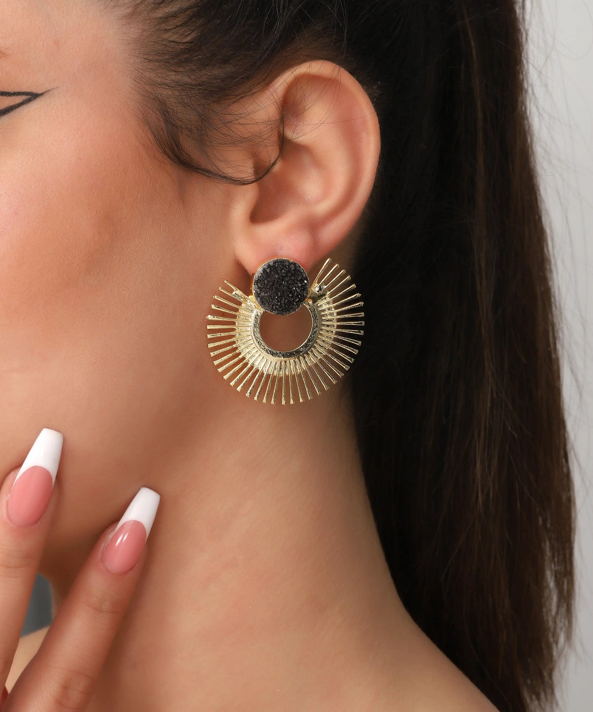 Black Stone Gold Fan Earrings – Bold Statement Earrings with Radiating Sunburst Design
