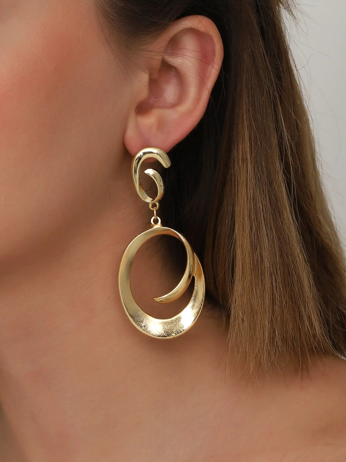 Gold Spiral Oval Drop Earrings – Sleek Modern Statement
