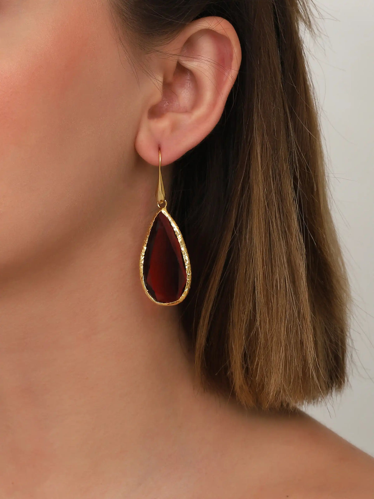 Red Teardrop Stone Earrings – Elegant Gold Drop Design