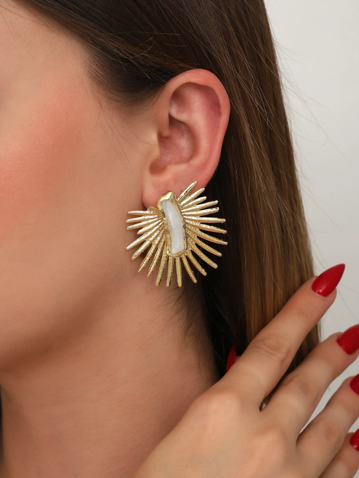 Gold White Sunburst Stud Earrings – Radiant Statement Design