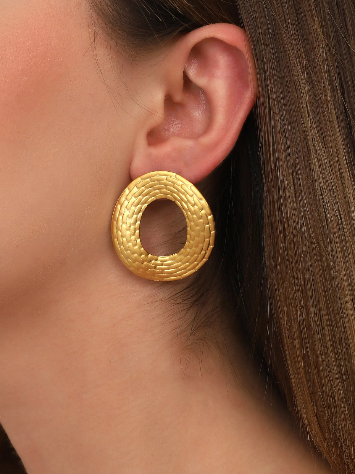 Gold Hammered Disc Purple Stone Earrings – Artistic Linear Statement Design